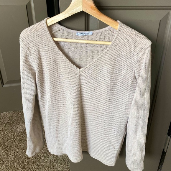 ✨BEIGE ZARA SWEATER✨ - Picture 1 of 2